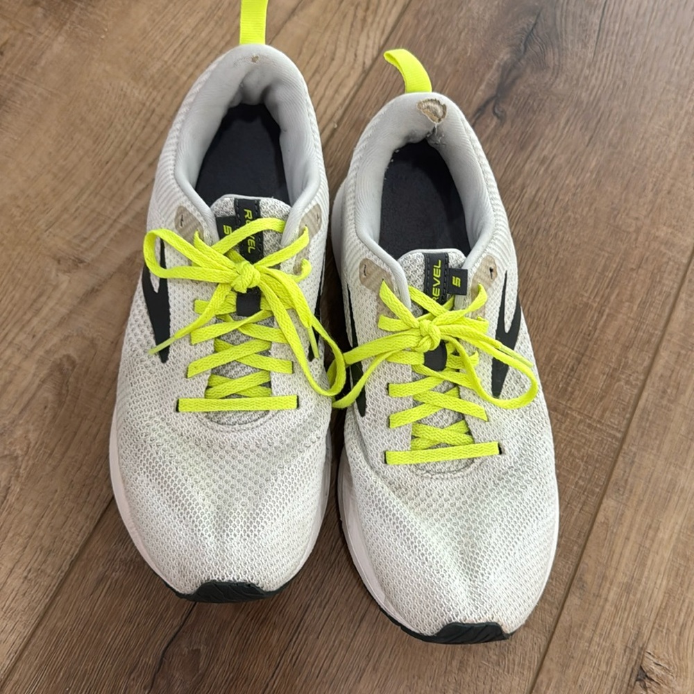 Men’s Brooks Revel 5 size 8.5. White with neon yellow laces. Great condition.